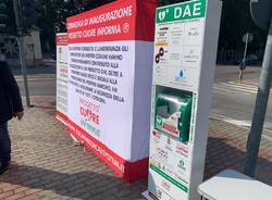 Un nuovo defibrillatore in piazza a Casciago, grazie alla generosità di 10 donatori