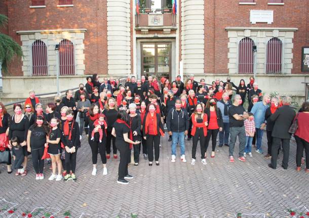 Violenza contro le donne, il flash mob a Caronno Pertusella