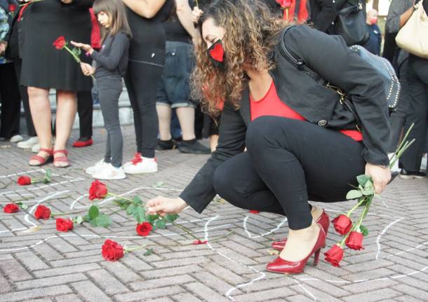 Violenza contro le donne, il flash mob a Caronno Pertusella