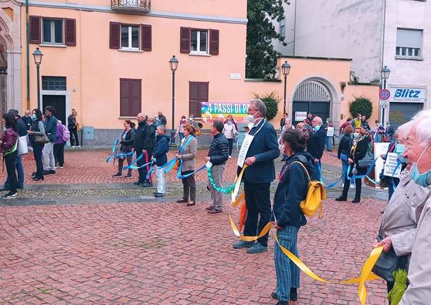 A Saronno una catena umana per la pace e la fraternità