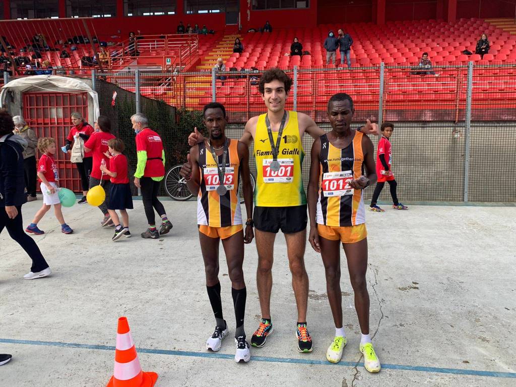 Atleti, famiglie e appassionati: la Varese City Run colora la domenica sportiva in città