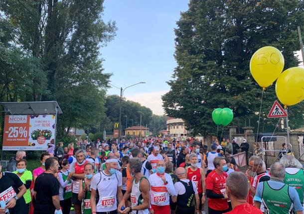 Atleti, famiglie e appassionati: la Varese City Run colora la domenica sportiva in città