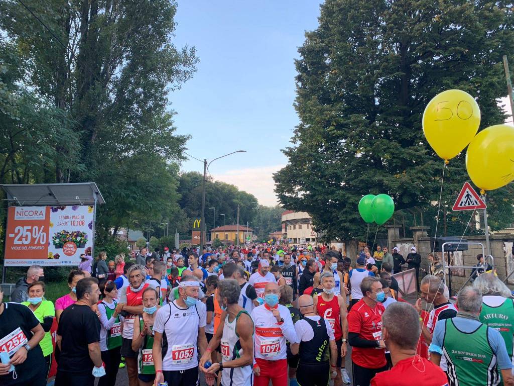 Atleti, famiglie e appassionati: la Varese City Run colora la domenica sportiva in città