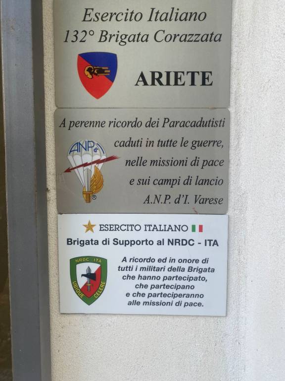 L\'escursione sulla linea Cadorna dei militari impegnati nell\'hub vaccinale