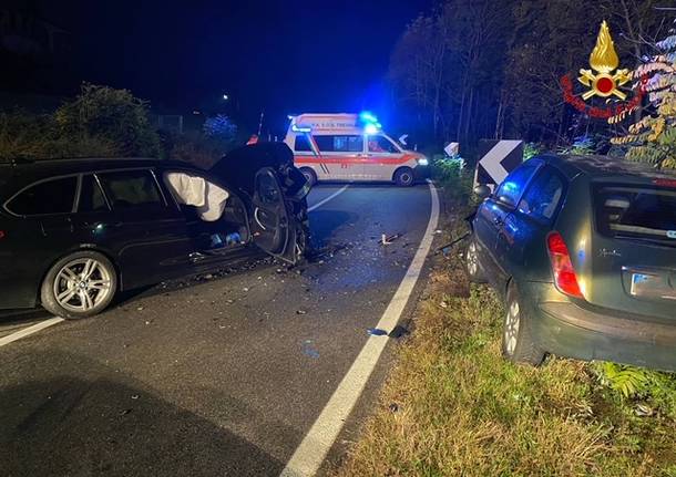 Incidente a Cadegliano Viconago, due auto distrutte