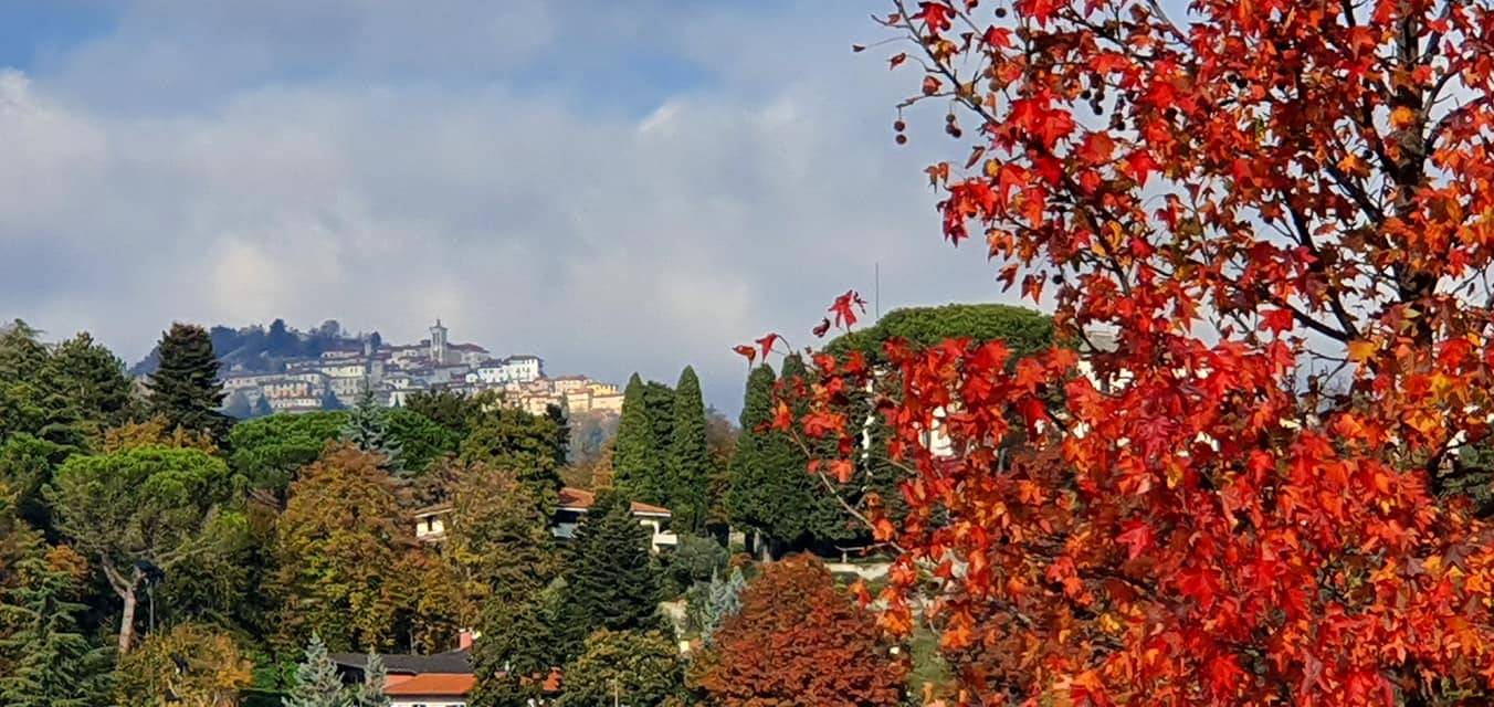 Casciago si tinge d'autunno