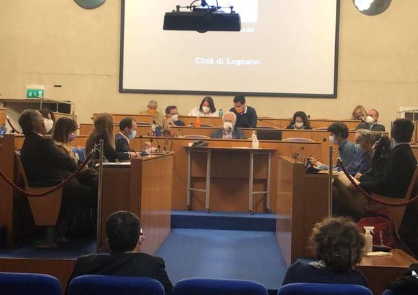 consiglio comunale con il pubblico a Legnano