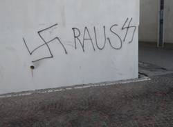 gavirate scritte fasciste