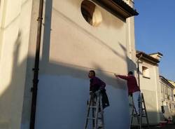 I volontari di “Per Uboldo” hanno ripulito l’esterno della chiesa di san Cosma