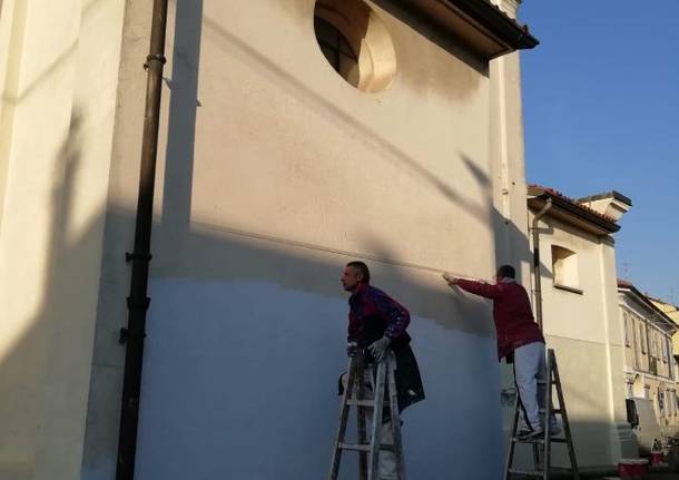 I volontari di “Per Uboldo” hanno ripulito l’esterno della chiesa di san Cosma