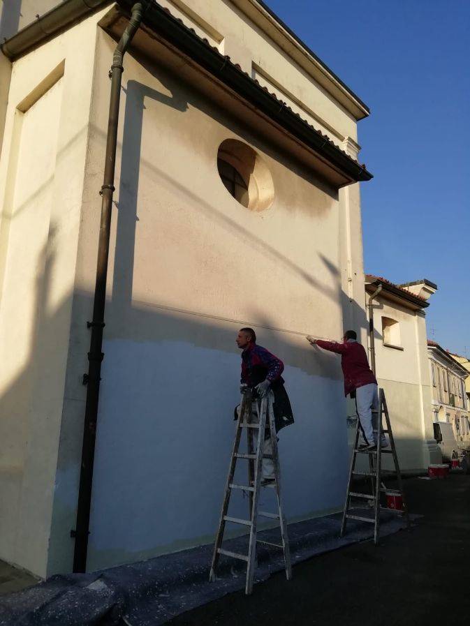 I volontari di “Per Uboldo” hanno ripulito l’esterno della chiesa di san Cosma