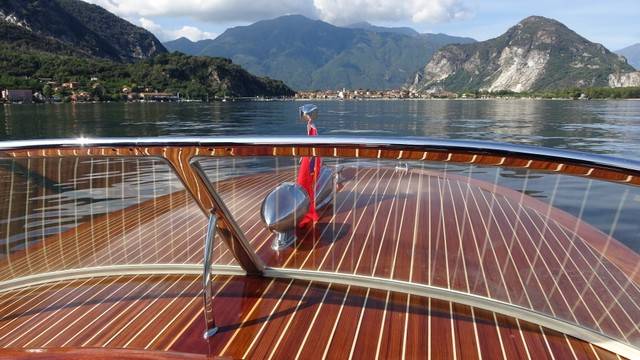 Il motoscafo Posillipo Bermuda sul Lago Maggiore