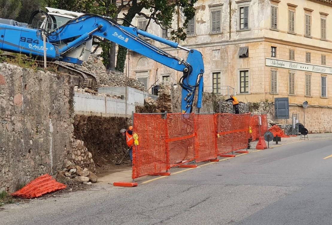 Induno Olona - Lavori al muro di Villa Castiglioni