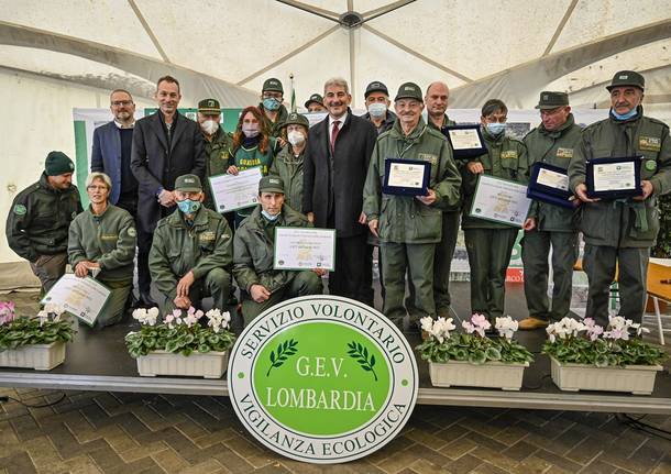 La Gev del Parco delle Groane Gianmarco Bartesaghi premiata dall'assessore regionale Cattaneo