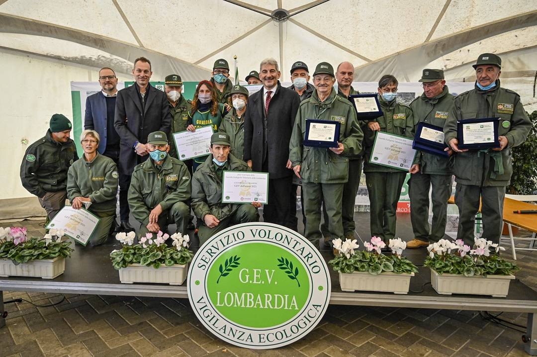 La Gev del Parco delle Groane Gianmarco Bartesaghi premiata dall'assessore regionale Cattaneo