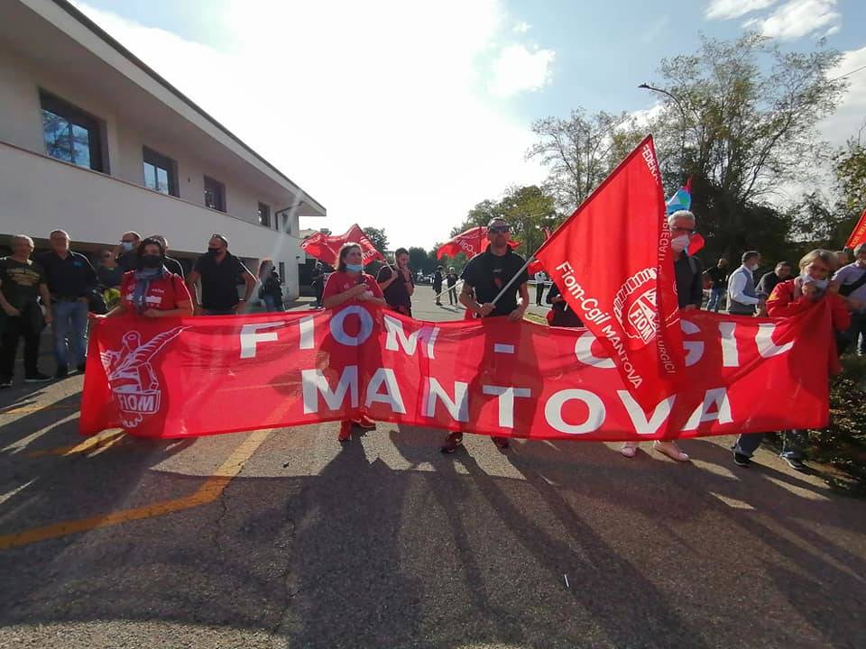 Lavoratori della Gianetti Ruote in corteo a Carpenedolo