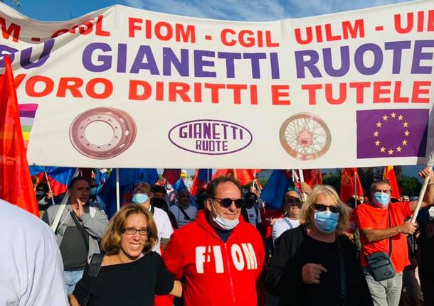 Lavoratori della Gianetti Ruote in corteo a Carpenedolo