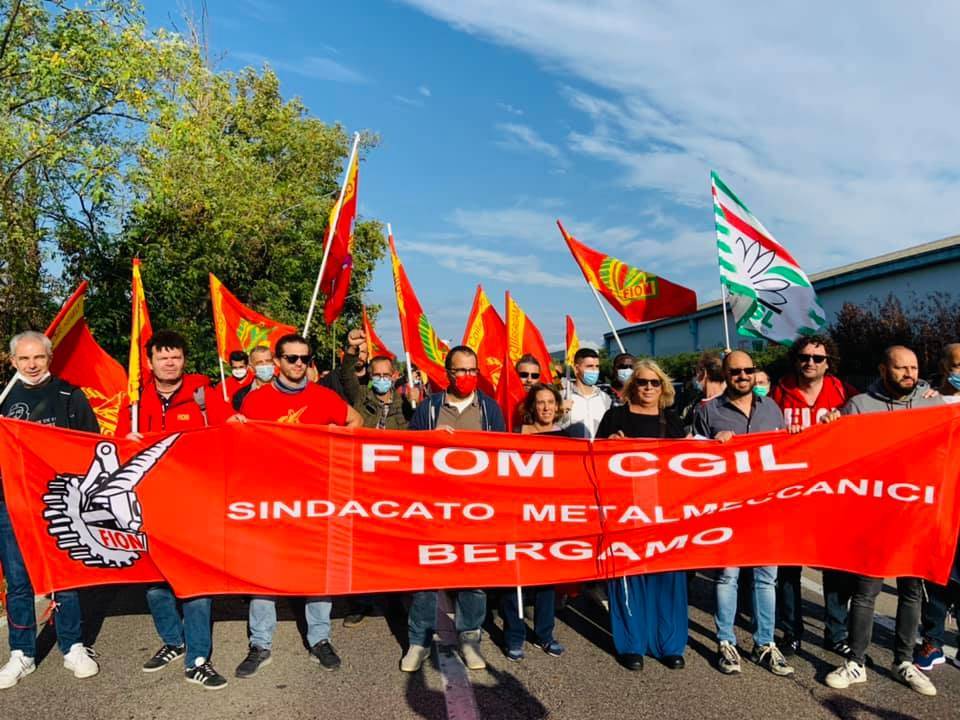 Lavoratori della Gianetti Ruote in corteo a Carpenedolo