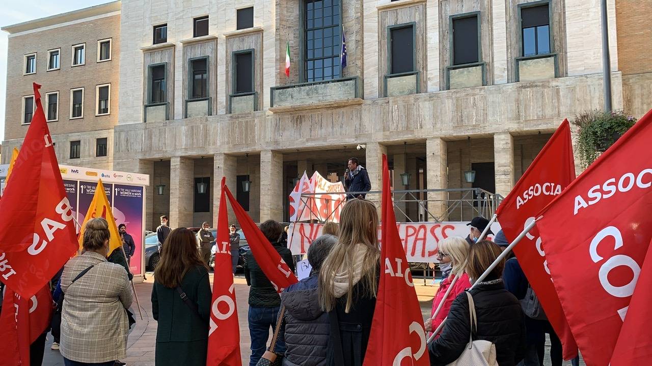 Manifestazione Cobas a Varese