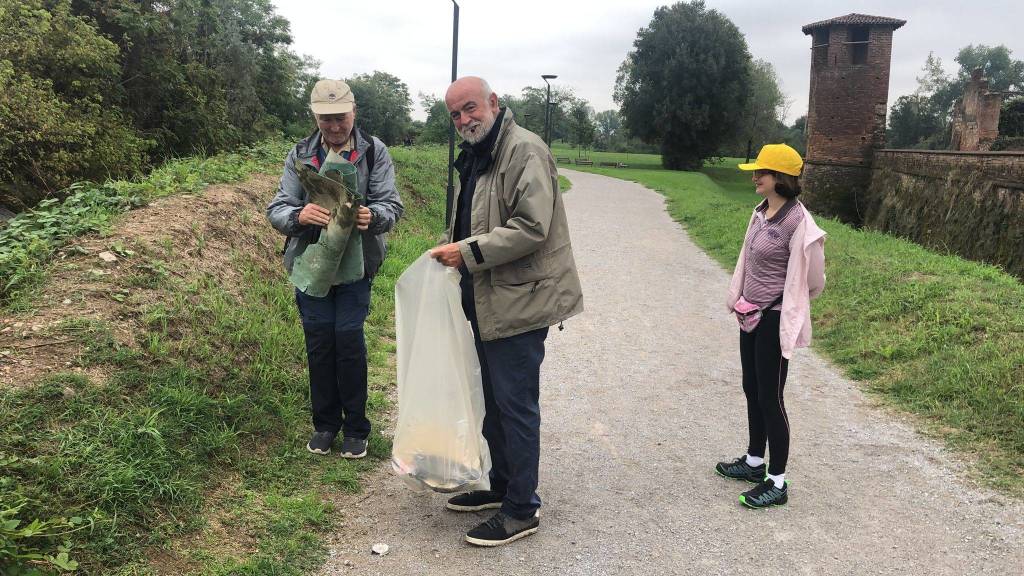Puliamo il Mondo - Pulizia del verde lungo le sponde dell'Olona