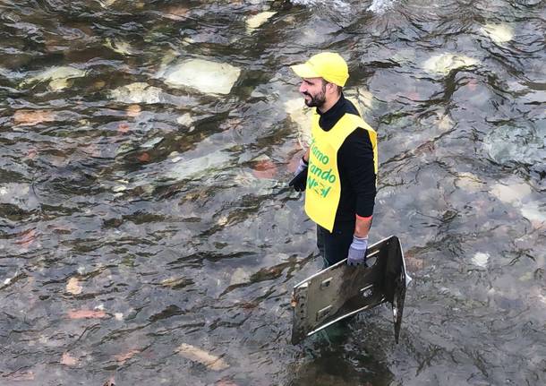 Puliamo il Mondo - Pulizia del verde lungo le sponde dell'Olona