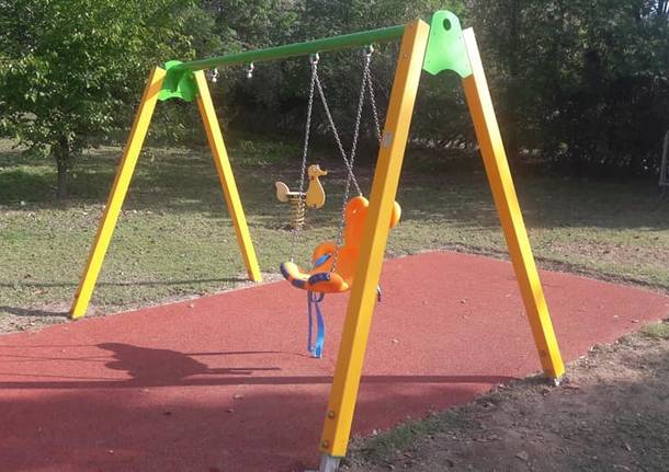 Quasi terminata l'installazione dei giochi inclusivi al Parco degli Aironi di Gerenzano