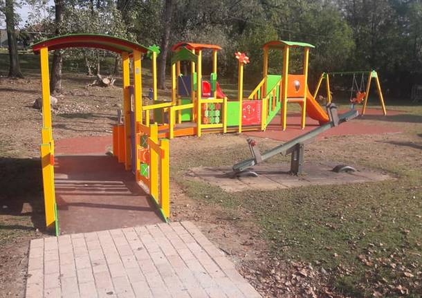 Quasi terminata l’installazione dei giochi inclusivi al Parco degli Aironi di Gerenzano