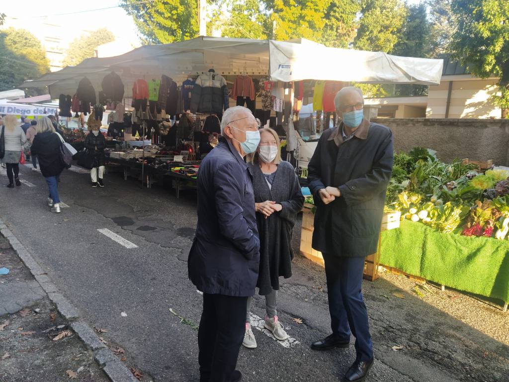 Sopralluogo al mercato di Saronno per sindaco e neo assessore
