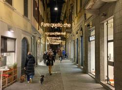 "A Natale puoi...": Via san Martino a Varese è già illuminata
