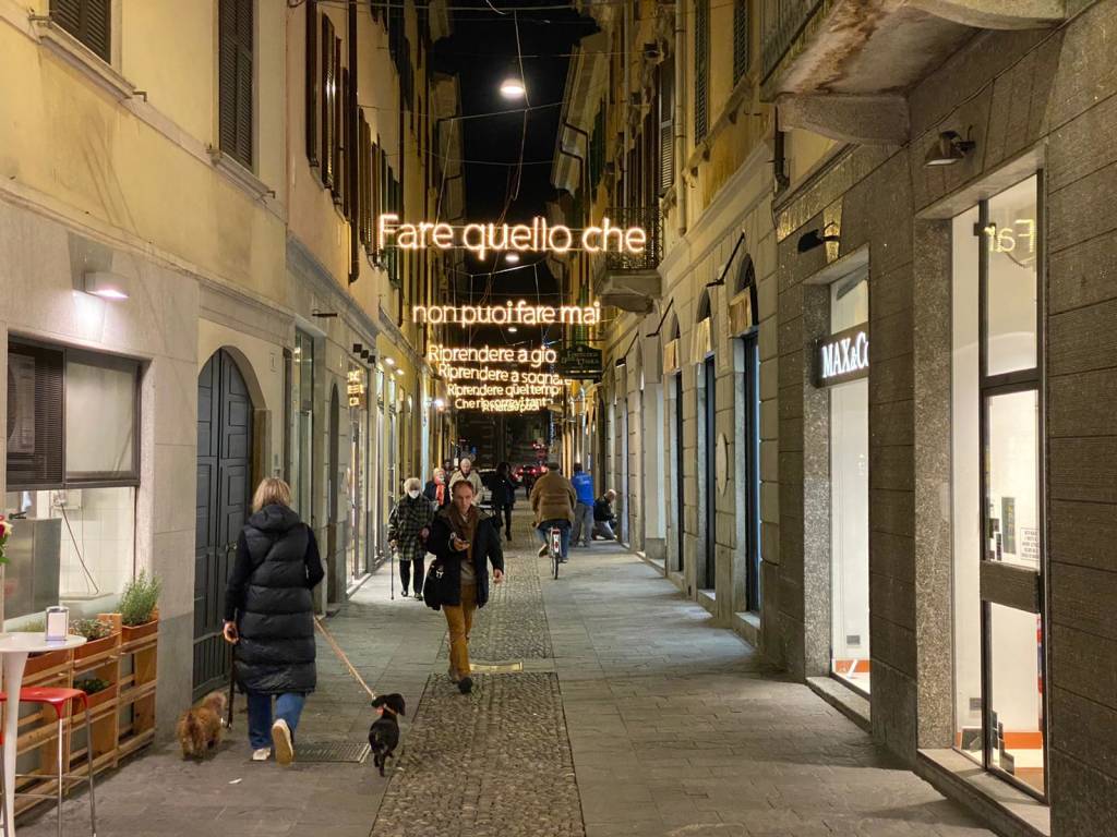 "A Natale puoi...": Via san Martino a Varese è già illuminata