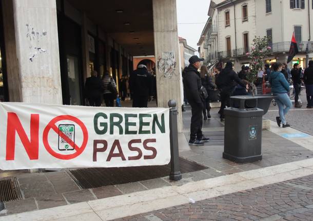 A Saronno manifestazione contro il greenpass