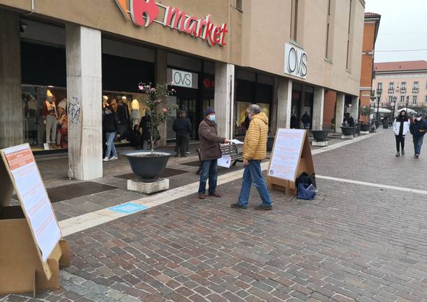 A Saronno Società della Cura in piazza contro la riforma della sanità 