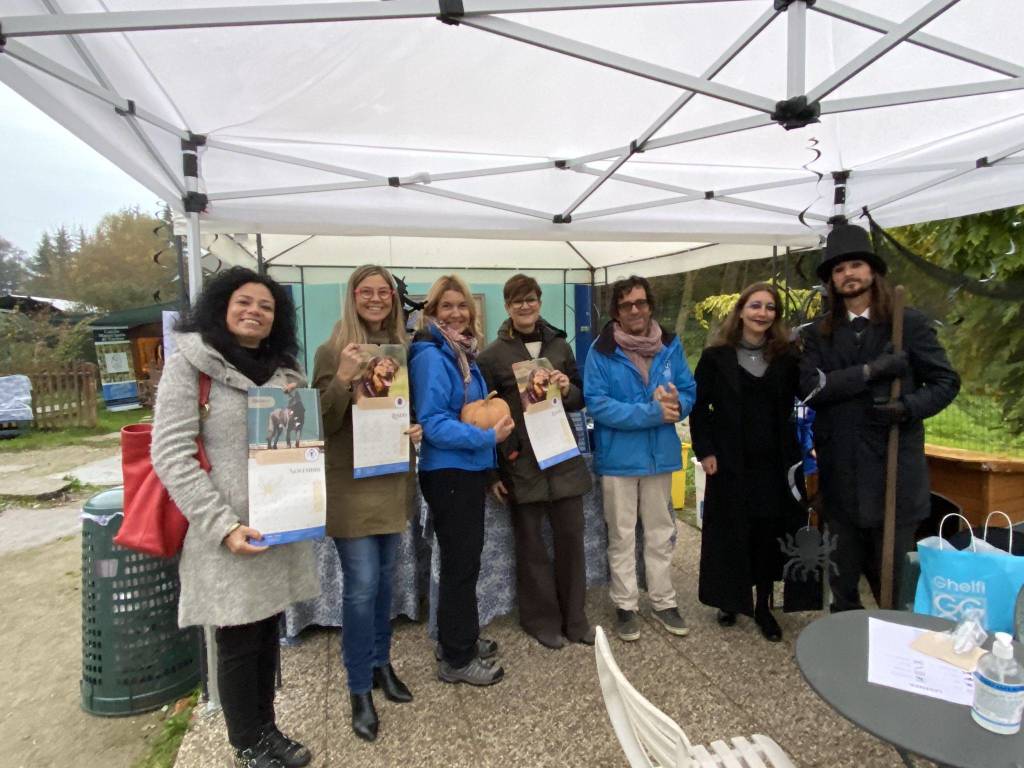 Anche l'assessore all'ambiente e alla sostenibilità alla castagnata del Canile di Varese