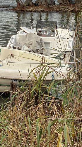 Barca rubata dal porto di Ispra, ritrovata a Ranco senza motore