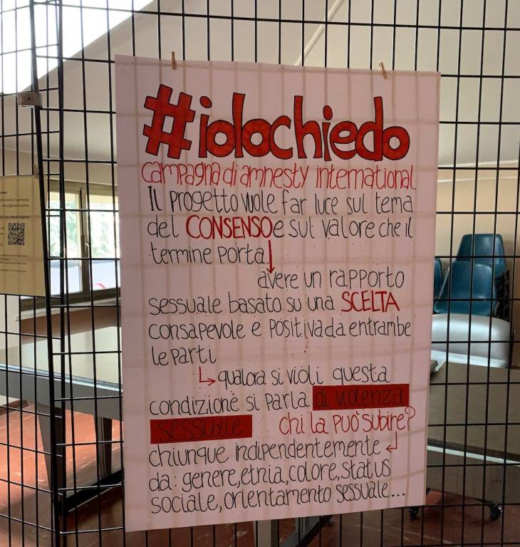 Bisuschio - Inaugurata la panchina rossa contro la violenza sulle donne