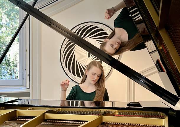 La pianista Sophia Zanoletti emoziona il pubblico della Fondazione Marcello Morandini di Varese