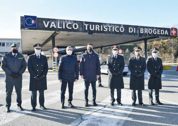 Como - Il sottosegretario di Stato Molteni visita la Guardia di Finanza di Ponte Chiasso