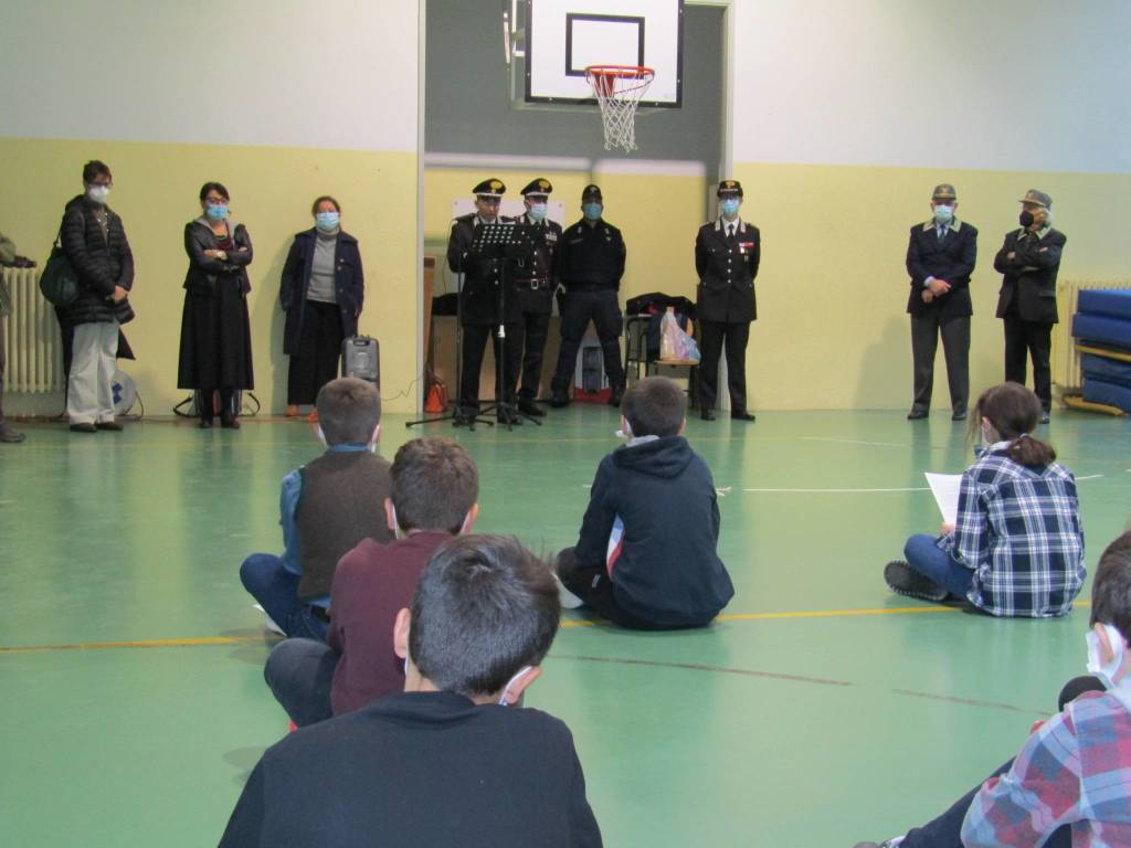 Festa dell'albero alla Galilei con i carabinieri della Forestale
