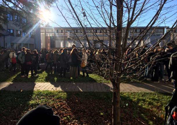 Freddo in classe, sciopero degli studenti dell’Itet Daverio Casula Nervi di Varese