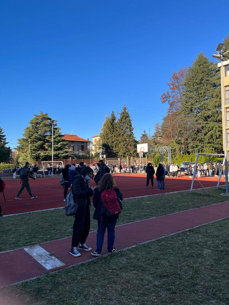 Freddo in classe, sciopero degli studenti dell’Itet Daverio Casula Nervi di Varese