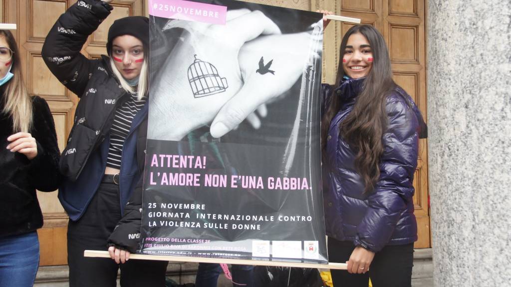 Gli studenti del Riva protagonisti di una campagna contro la violenza di genere
