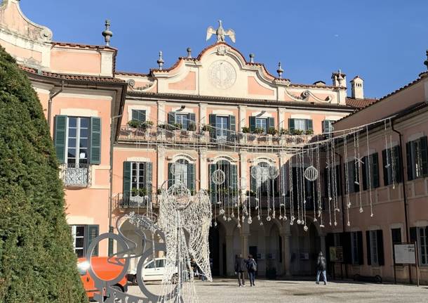 Grandi preparativi per le lucine ai Giardini Estensi di Varese