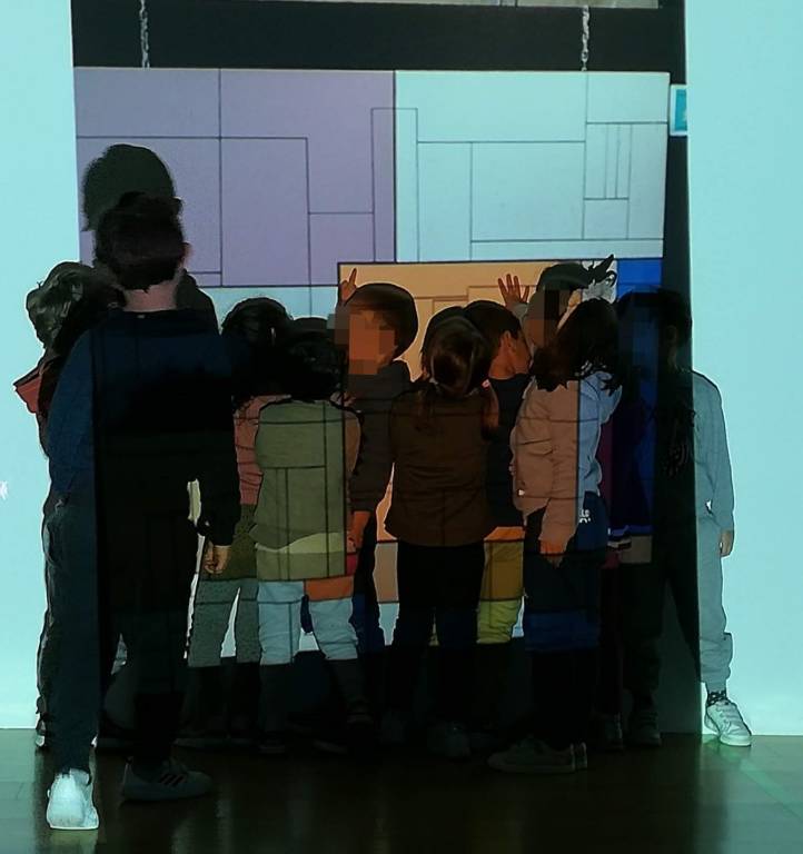 I bambini dell'asilo Ponti e i labirinti in sala Veratti
