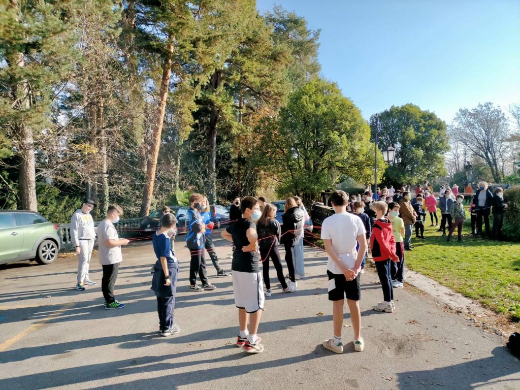 I ragazzi delle scuole di Casciago celebrano la Giornata Internazionale contro la violenza sulle donne