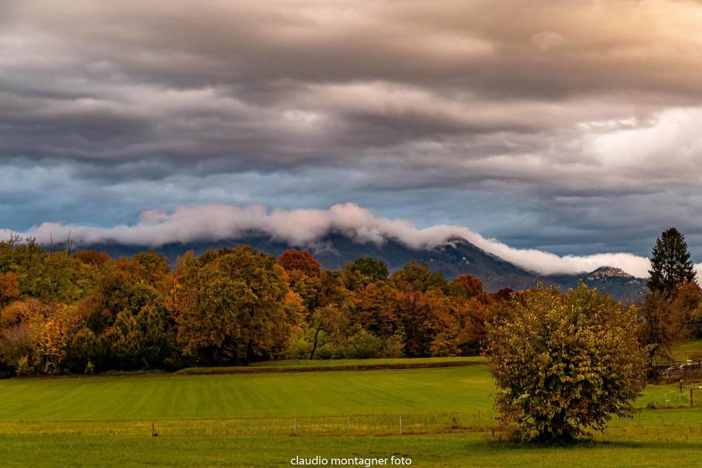 Il campo dei fiori tra le nuvole