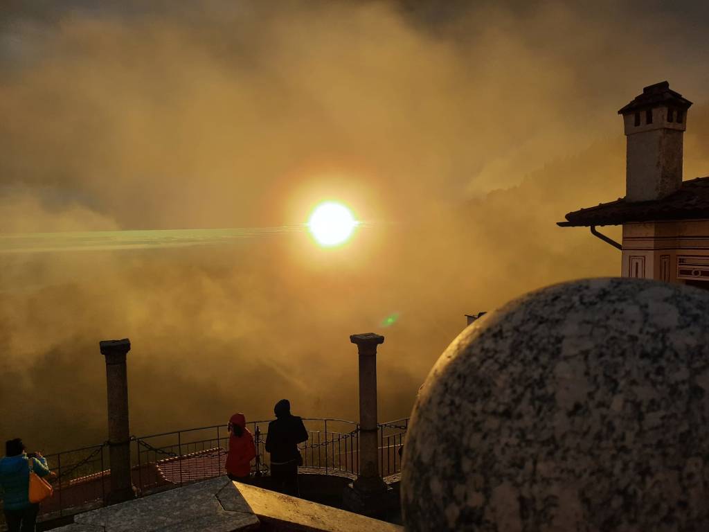 Il magico tramonto al sacro Monte