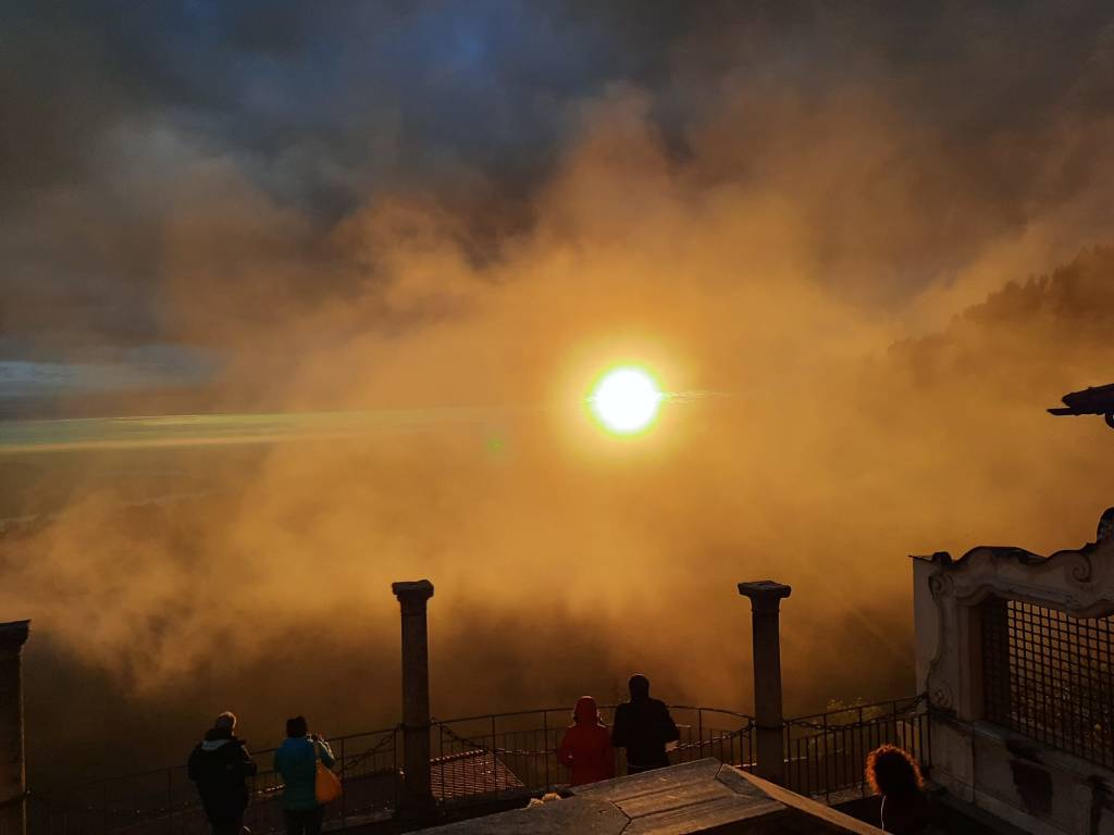 Il magico tramonto al sacro Monte