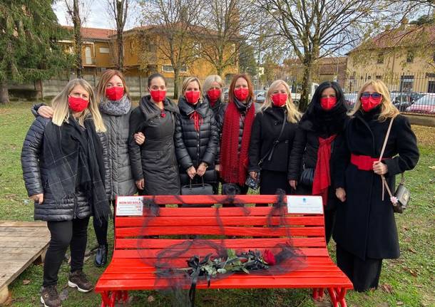 In piazza a Cislago la manifestazione contro la violenza sulle donne