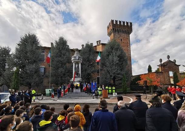 In piazza Castelbarco a Cislago le celebrazioni per il 4 novembre 