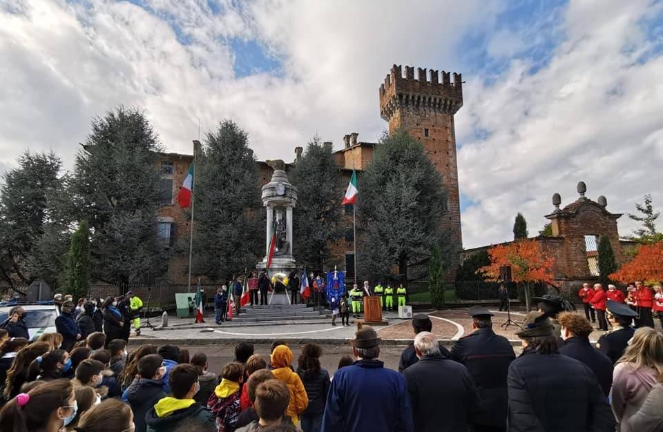 In piazza Castelbarco a Cislago le celebrazioni per il 4 novembre 